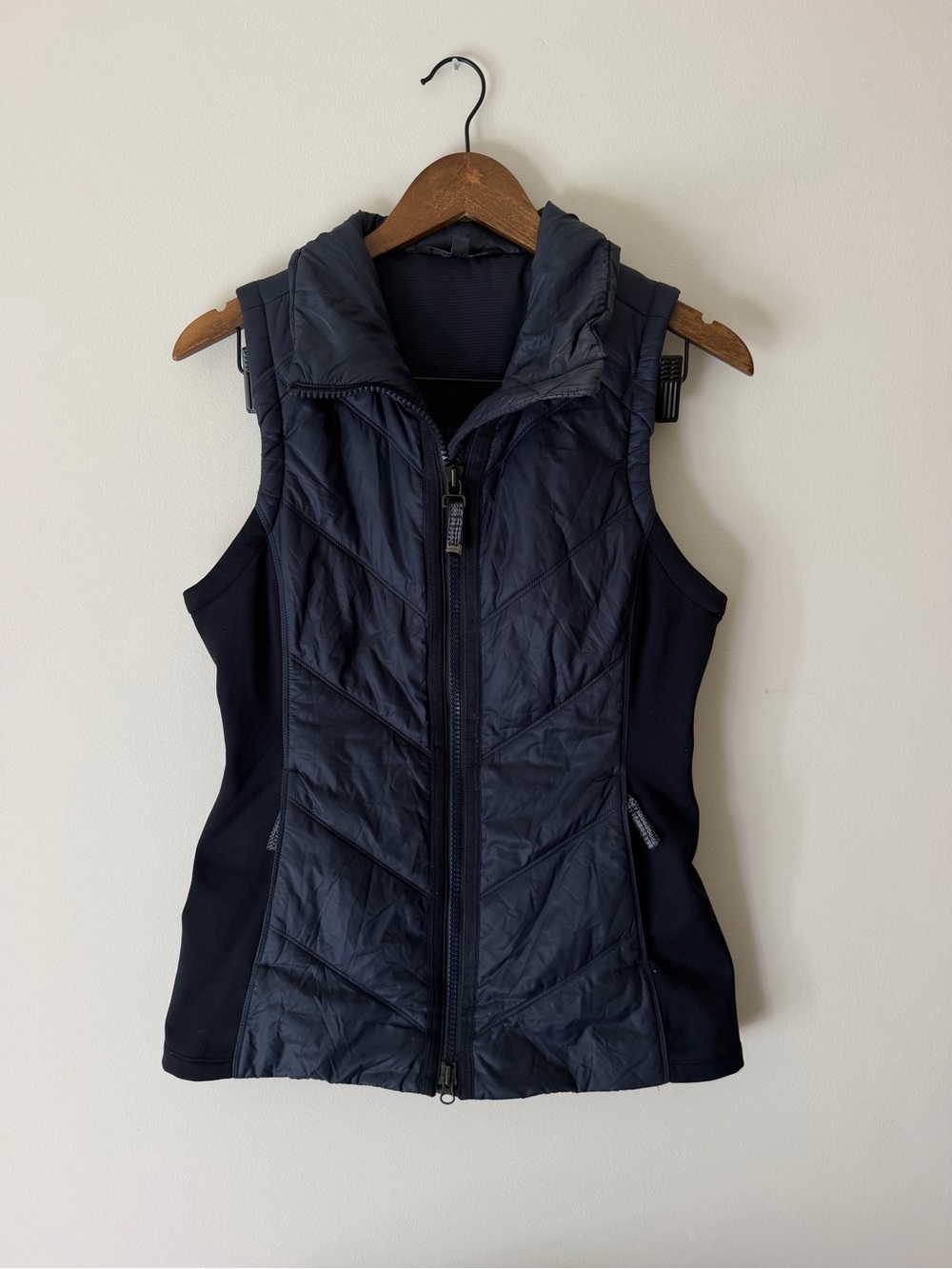 Women’s Athleta Navy-Black Quilted Vest, Size Small, EUC